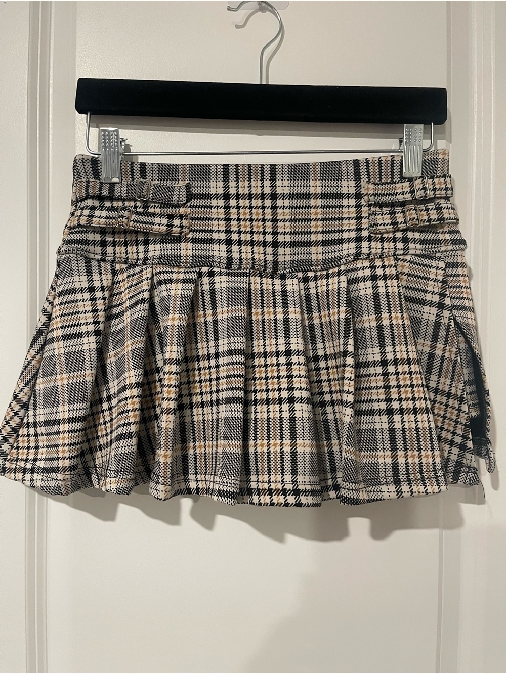 Plaid Pleated Mini Skirt in Black and Cream